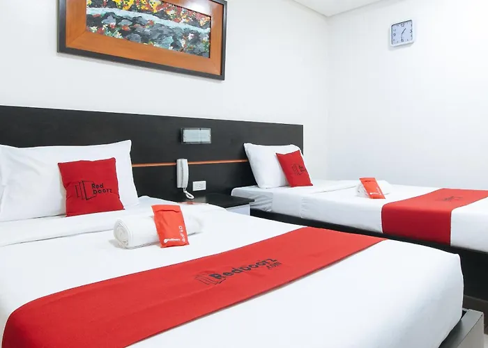 Reddoorz Plus At Evangelista Street Makati