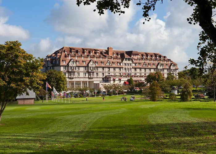 Hôtel accueillant les animaux: Hôtel Barrière L'Hôtel du Golf