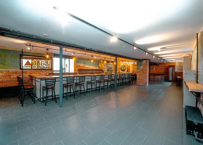 Hampton Bays Hotel On Main