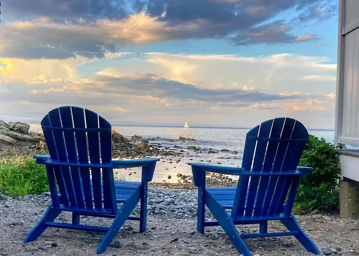 Private villas Perkins Cove Oceanfront Cottage
