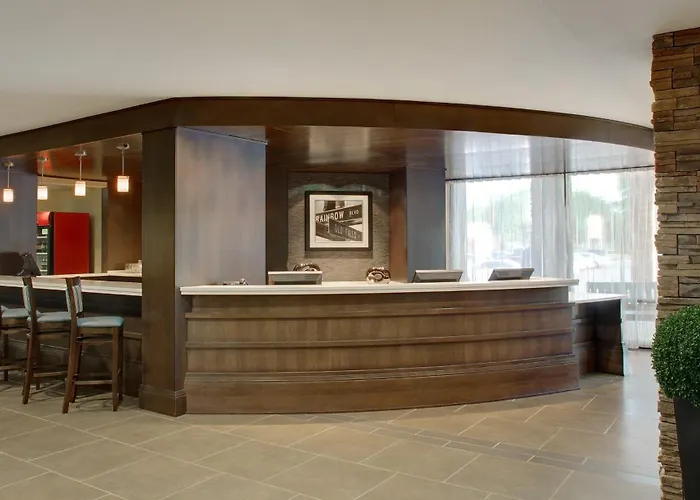 Family Hotel: Crowne Plaza Niagara Falls Ny - Riverside By Ihg