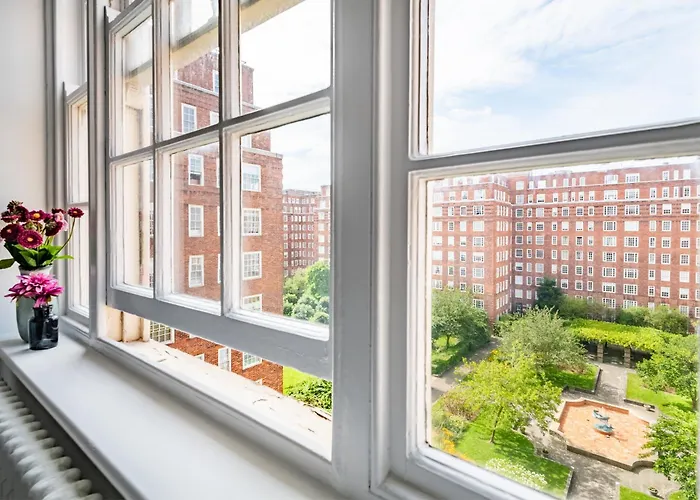  Dolphin House Serviced Apartments