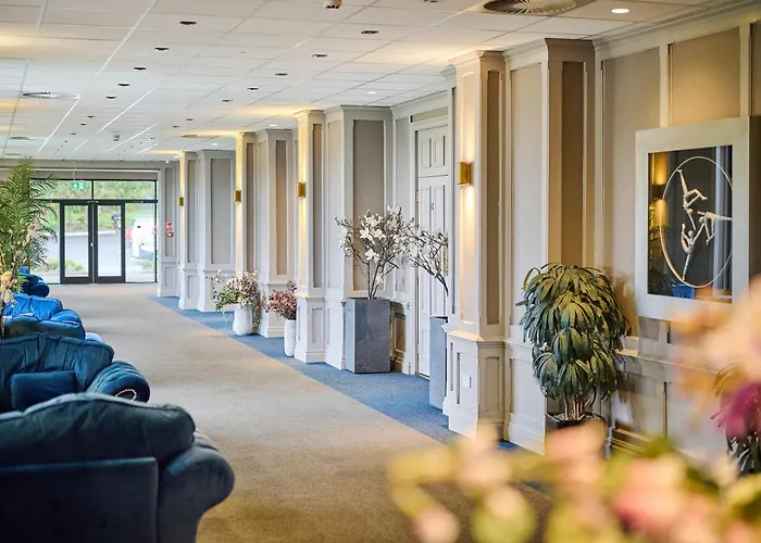 Dog friendly hotels Comis & Golf Resort