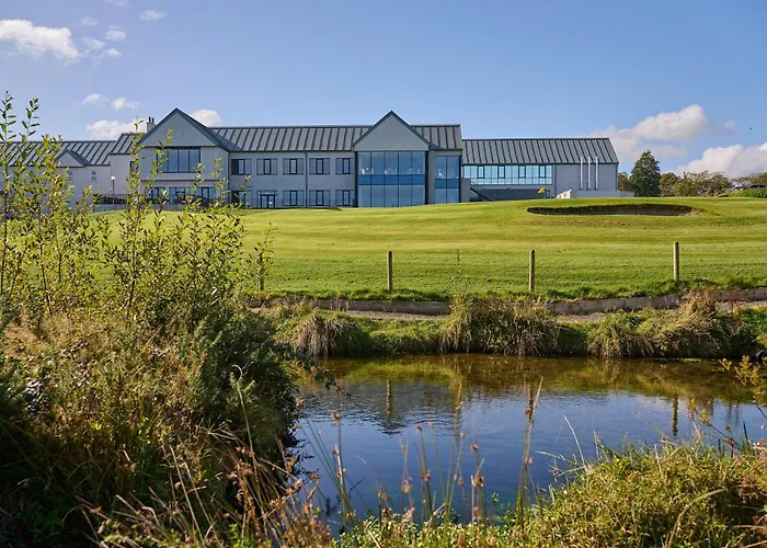Dog friendly hotels Comis & Golf Resort