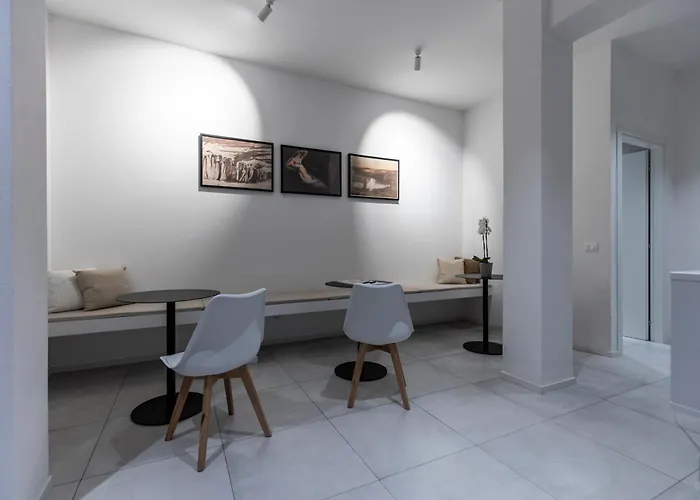 Dantis Rooms