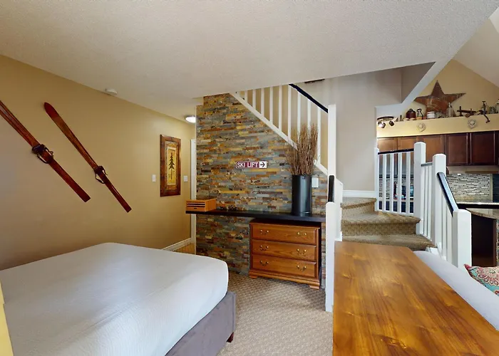 Mountain Loft Magic: Pool, Hot Tub, Tennis