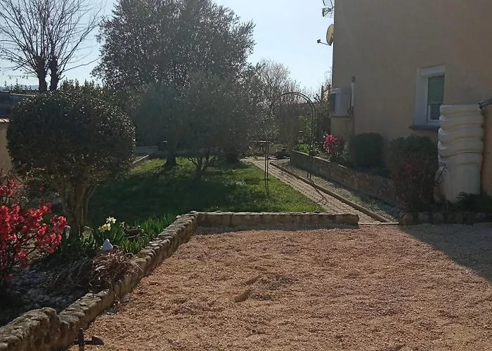 chambre d'hôtes 25 M2 privé , parking, jardin, piscine,spa , barbecue Ruoms 2