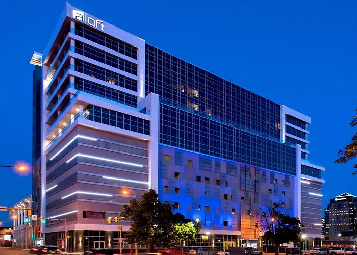 Hotels with pool Aloft Buffalo Downtown