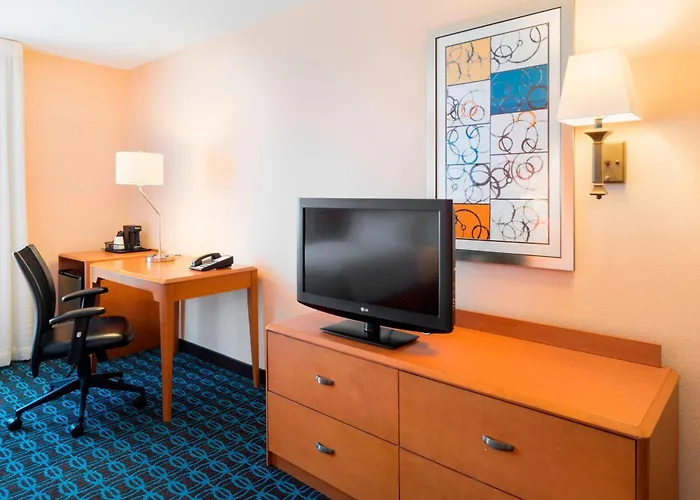Fairfield Inn & Suites By Marriott State College