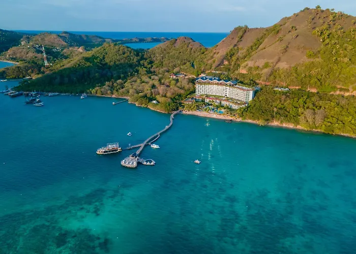 Resorts Guide Ayana Komodo Waecicu Beach