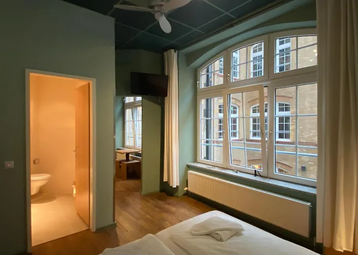 Singer109 , & Apartment