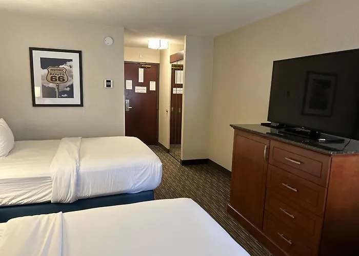 Heritage Inn & Suites St Louis Fenton, Trademark By Wyndham
