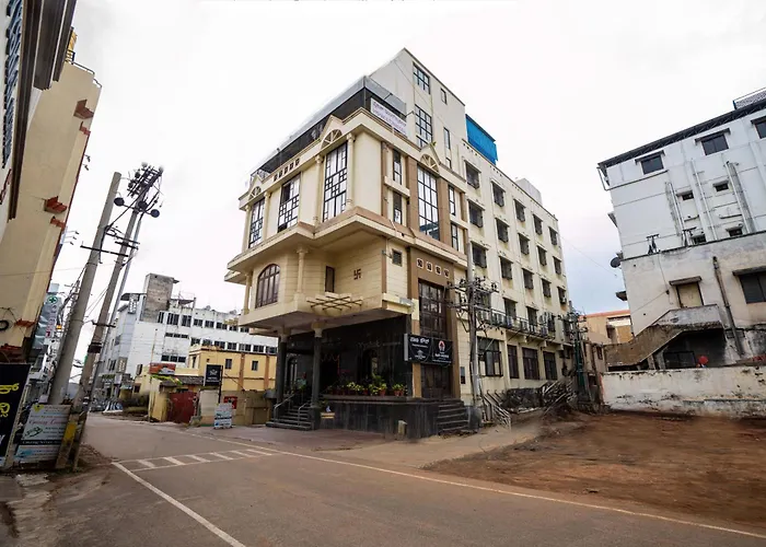 Hotel Vyshak International