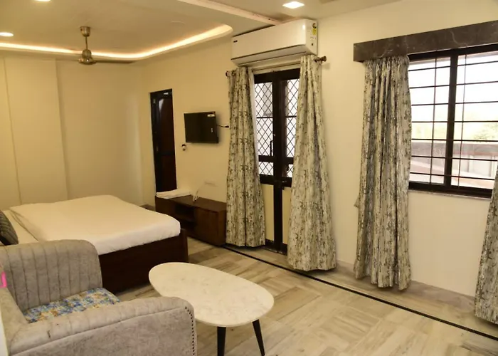 Holiday Out Hotel