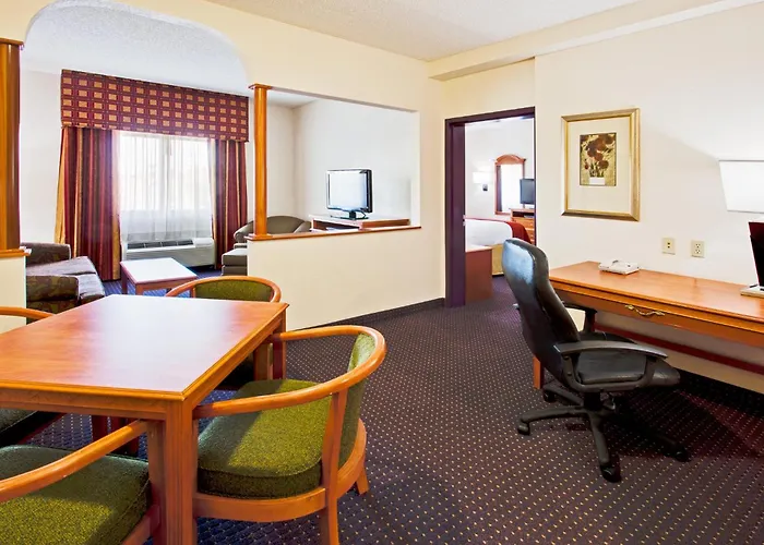 Holiday Inn Express And Suites Fort Lauderdale Airport West By Ihg