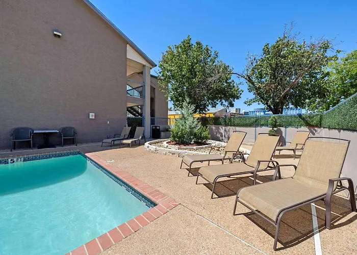 Days Inn By Wyndham Round Rock