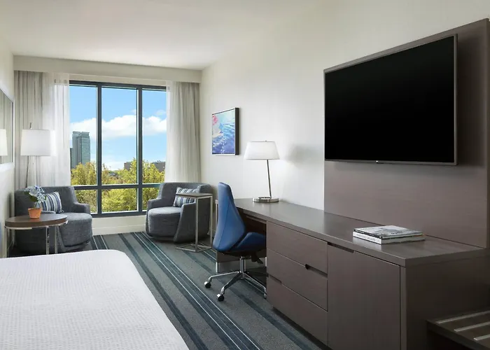 Courtyard By Marriott Boston
