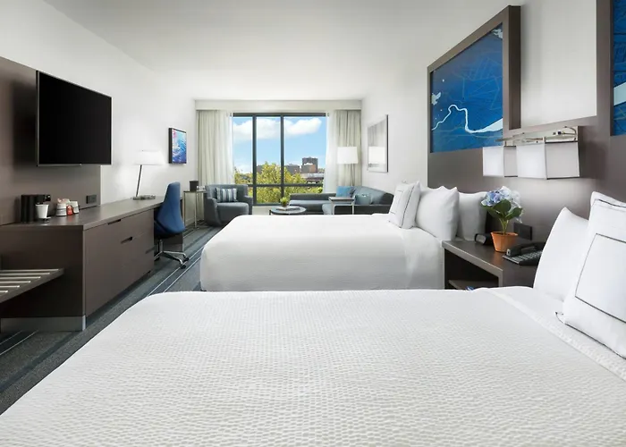Courtyard By Marriott Boston