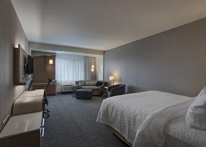 Courtyard By Marriott Houston Sugar Land/Lake Pointe
