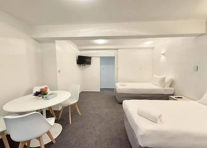 Unit 6 Fenton Sumner Lodge