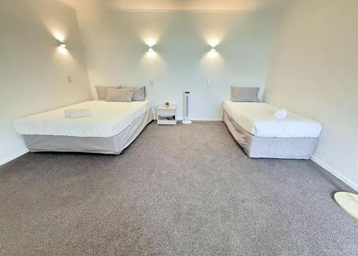 Unit 10 Fenton Sumner Lodge