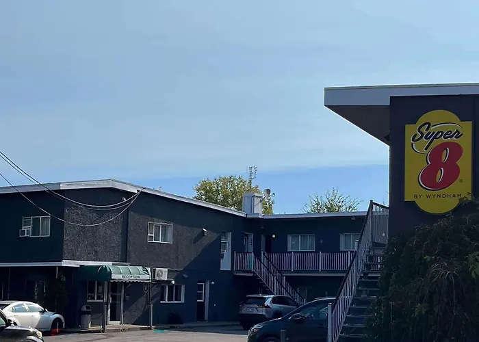 Hotels Close to Airport Super 8 By Wyndham Montreal