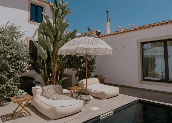 Hotel: A Casa Brava