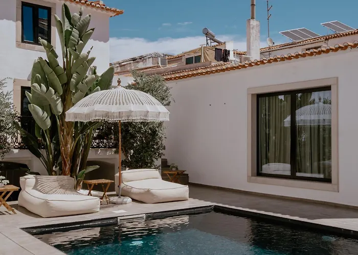 Hotel: A Casa Brava