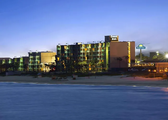 Hotel suites Days Inn By Wyndham Panama City Beach Beachfront Resort