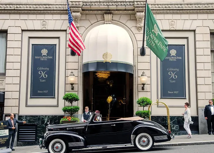 Pet Friendly hotel: Mayflower Park Hotel