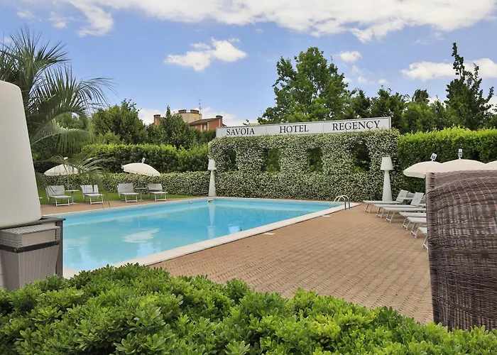 Hotel Con Piscina Savoia Regency