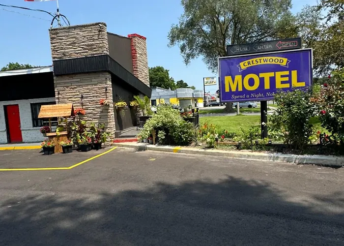Motel: Crestwood Motel
