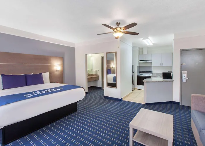 Days Inn & Suites By Wyndham Webster Nasa-Clearlake-Houston