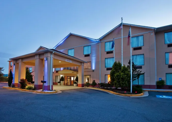 Holiday Inn Express & Suites Hiawassee By Ihg