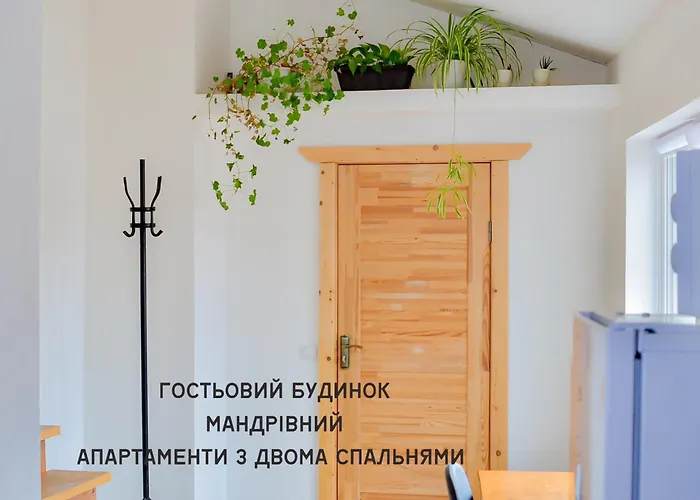 Guest House Mandrivnyi Rooms&Apartments
