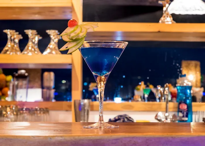 Azur Paradise Hotel & Rooftop Bar