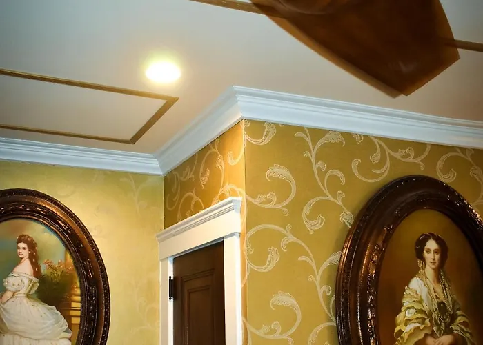 Chateau Connelsville Renaissance Era Suite