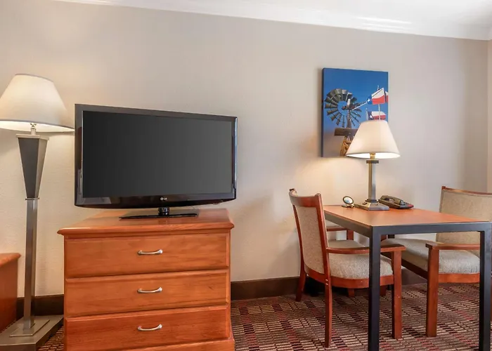 Best Western Club House Inn & Suites