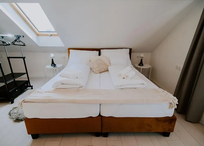 Maison De Luxe