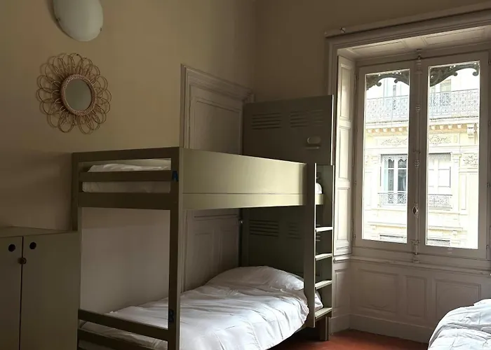 Auberge De Jeunesse Hi Avignon