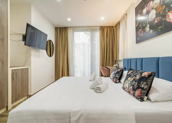 The Hotel National