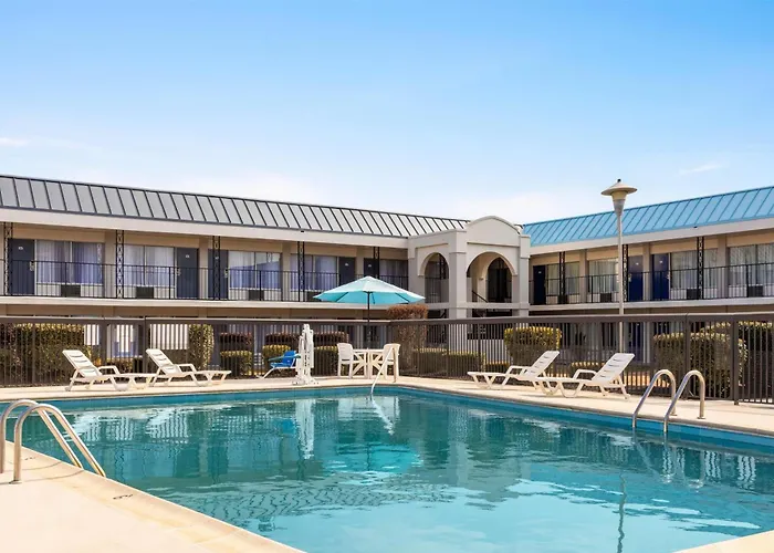 Motel: Days Inn By Wyndham Emporia