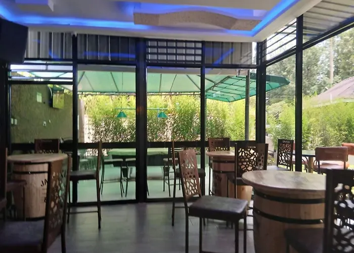 Chambersluxe Accomodation And Restaurant