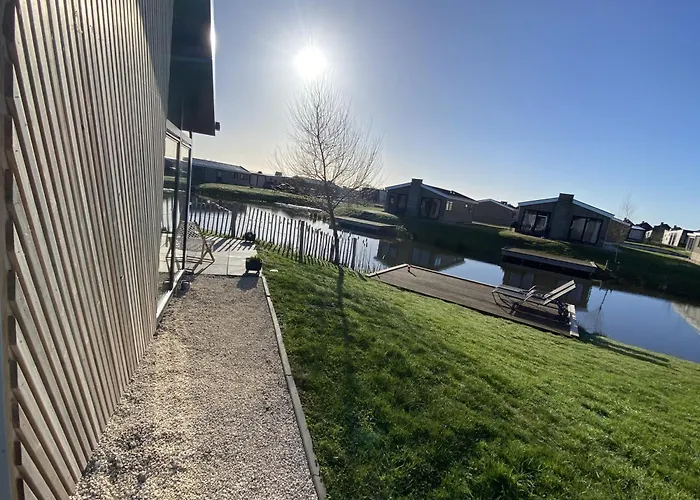  Elegantes Chalet Am Wasser Mit Steg Klimaanlage Ferienhaus Am See Niederlande