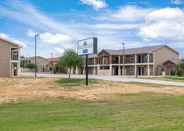 Eagle'S Den Suites Carrizo Springs A Travelodge By Wyndham
