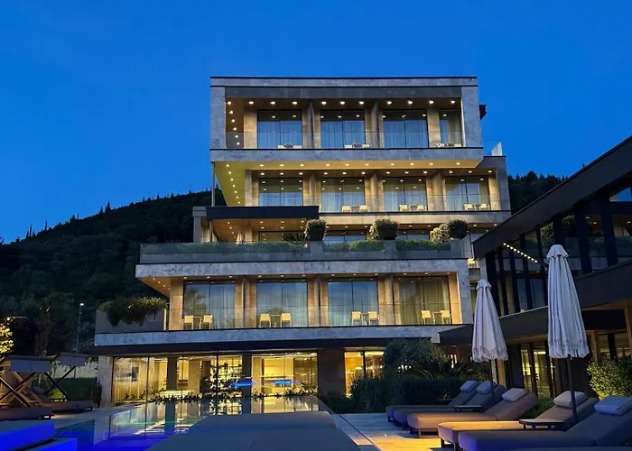  Prado Luxury