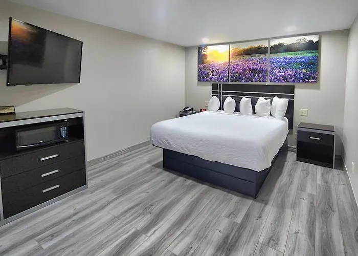 Days Inn By Wyndham Baytown Tx