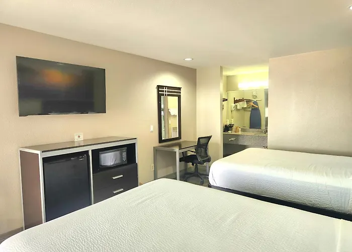 Days Inn By Wyndham Baytown Tx