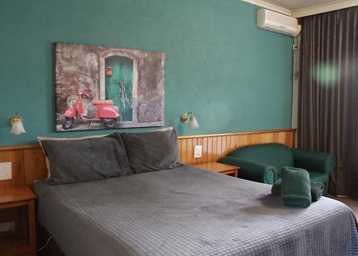 Moe Motor Inn - After Hours Check Inn Available