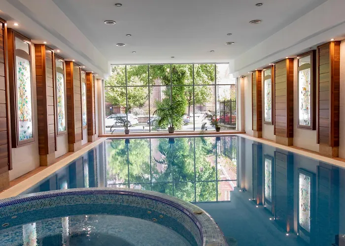 Lion's Garden Hotel